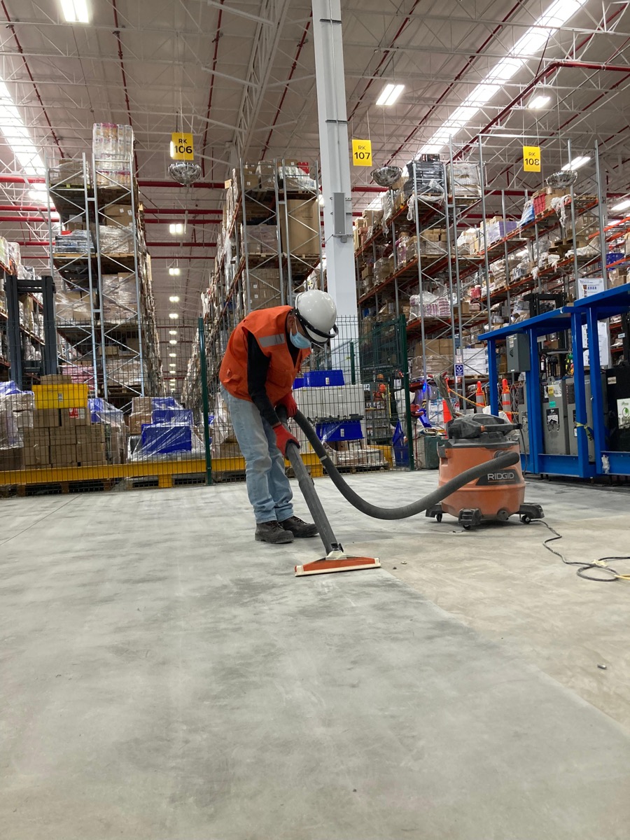 Preparación de piso en nave industrial de gran escala