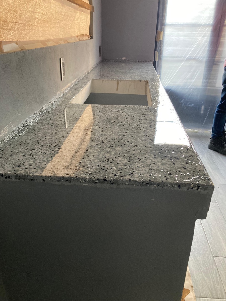 Cubierta residencial con acabado epóxico tipo granito